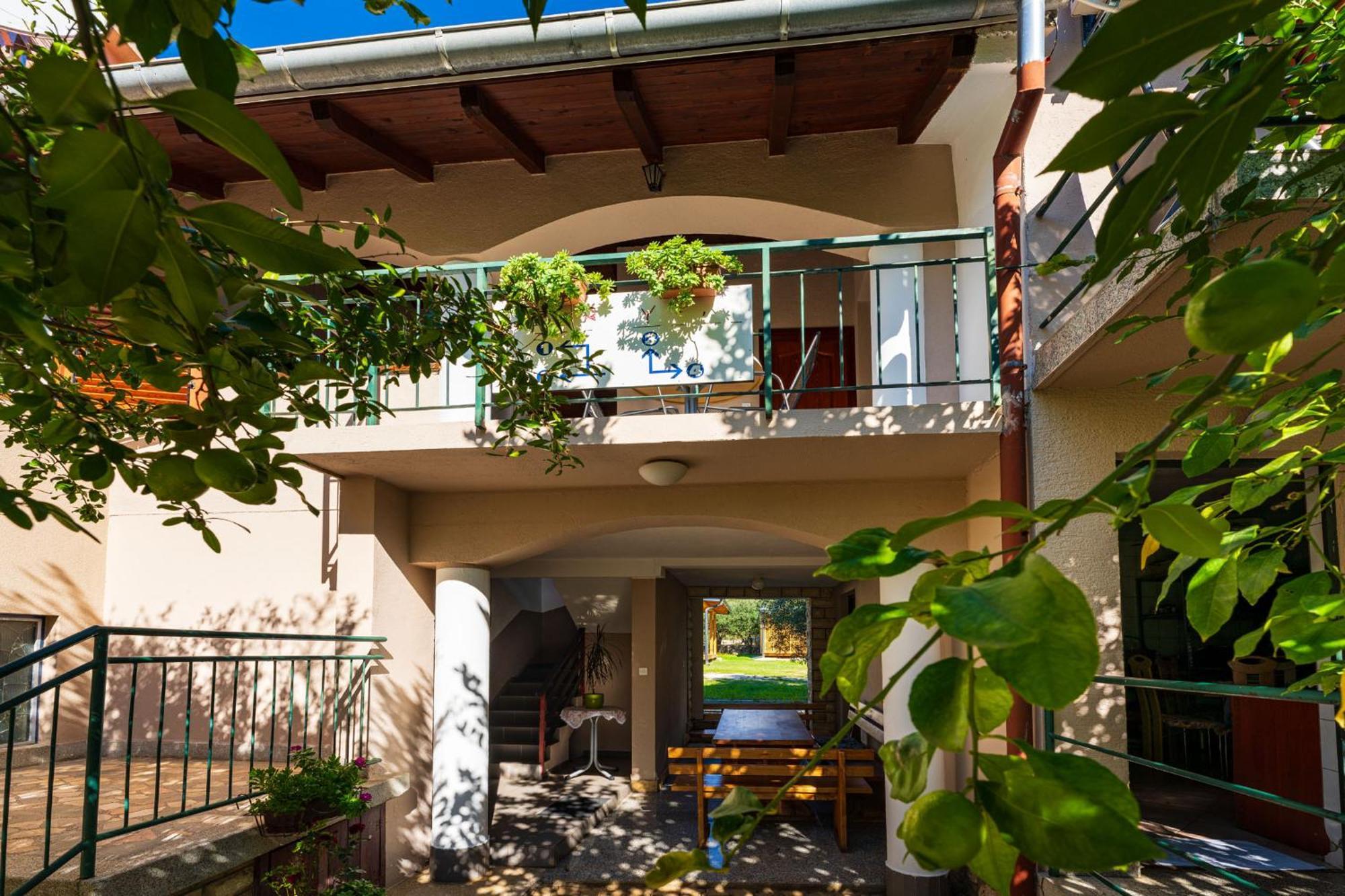 Apartments Adriana Starigrad Paklenica Eksteriør billede